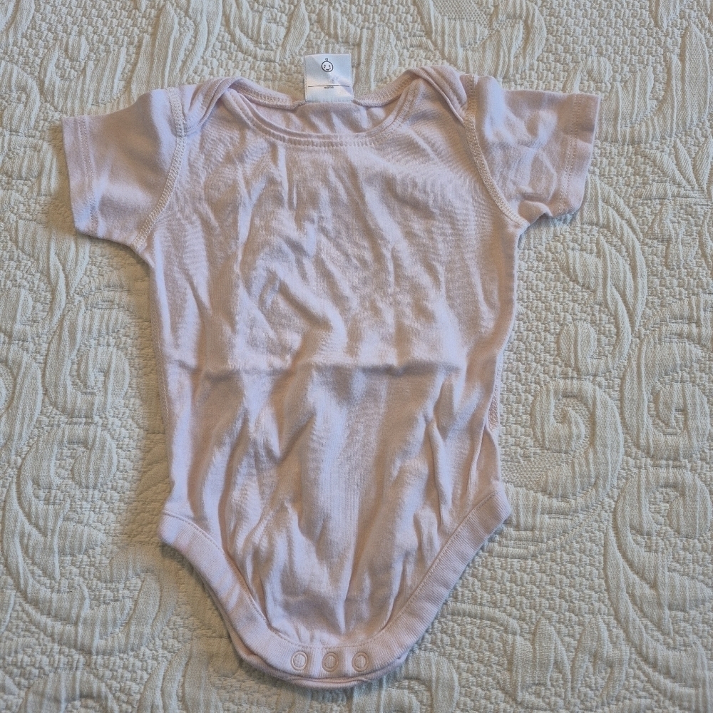 Hanna Andersson girls 70 or 6-12 months light pink body suit VVGUC